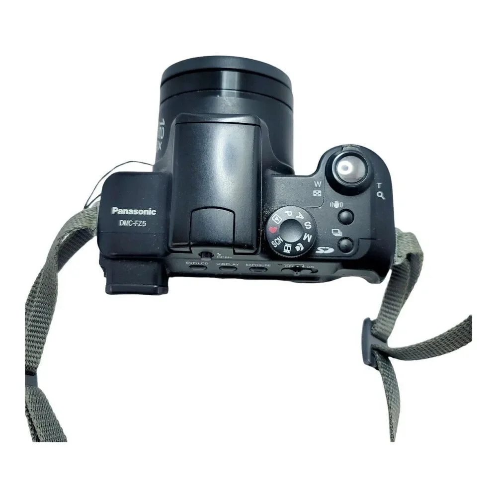 Panasonic LUMIX DMC-FZ5 5.0MP Digital Camera W/ Extra Battery and Charger Works‎